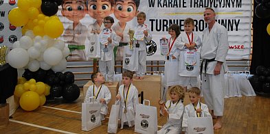 Turniej rodzinny, tort i teledysk. Karate Klub Sochaczew świętuje jubileusz