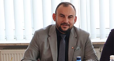 Na tapecie wynagrodzenie burmistrza: aktualny przelew to 9600 zł-88251