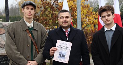 11 listopada w Kampinosie, pojawili się gazeciarze-88805