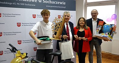 Wzruszająco na podsumowaniu XX Zbiórki Makulatury i Puszek-89718