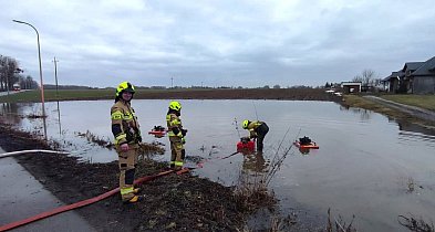 Zalania i podtopienia w powiecie, 10 interwencji straży jednej doby [FOTO]