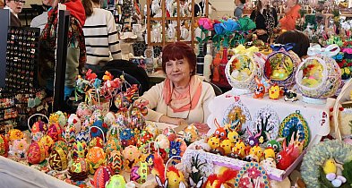 Powiatowy Kiermasz Wielkanocny: pierogi z białą kiełbasą i upominki