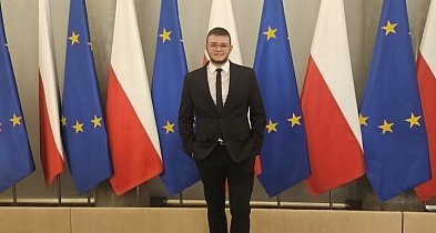 Uczeń ZSCKP na spotkaniu z premierem i ministrą edukacji, tematem: telefony