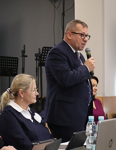 O sztandarze na sesji w gminie Iłów, wójt obiecuje pomoc-88313