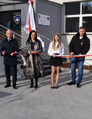 Szkoła w Młodzieszynie z większą dostępnością, pochylnia gotowa-88631