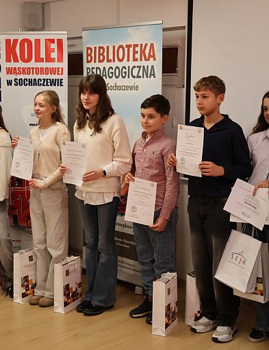 Patriotyzm, książka, kolej: za nami konkurs "Między wersami, a peronami.."-89033