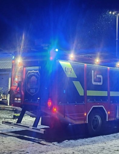 Wielki dym w garażu, podejrzenie padło na instalację elektryczną-90490