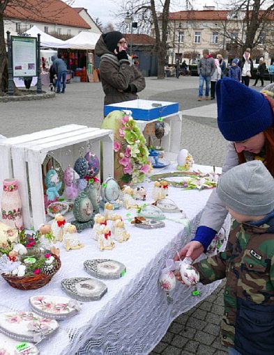 Kiermasz wielkanocny w Błoniu: gar żurku gotowanego na żywo i moc atrakcji