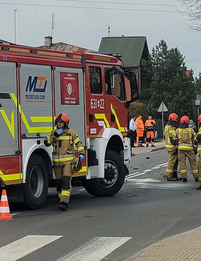 Akcja ratunkowa na Staszica: zderzenie osobówki z busem