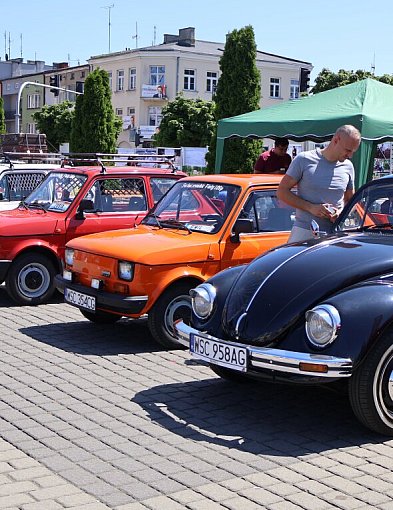 Zlot starej motoryzacji na Dniach Sochaczewa