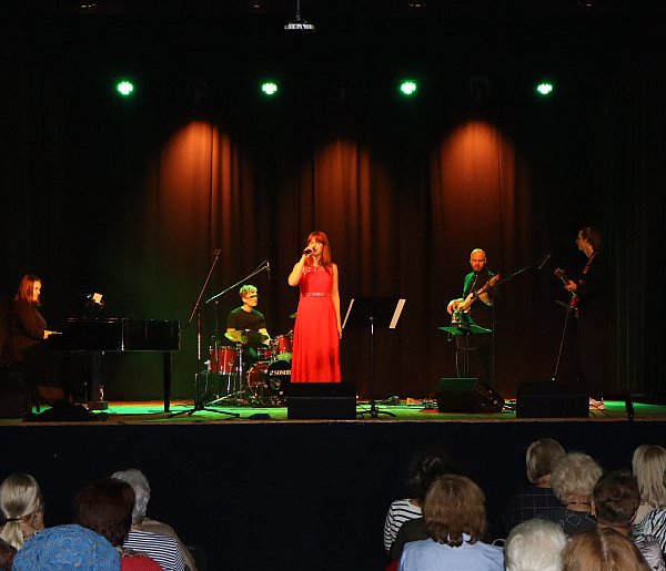 Muzyka i wsparcie – wyjątkowy wieczór w Sochaczewskim Centrum Kultury-88206