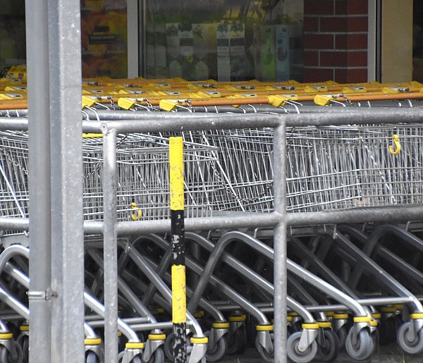 Czy 1 listopada zrobisz zakupy? Ten weekend zaskoczy wielu klientów-88522