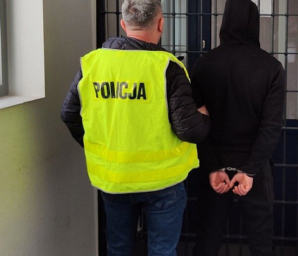 Policjanci z Sochaczewa zatrzymali ściganego listem gończym-88511