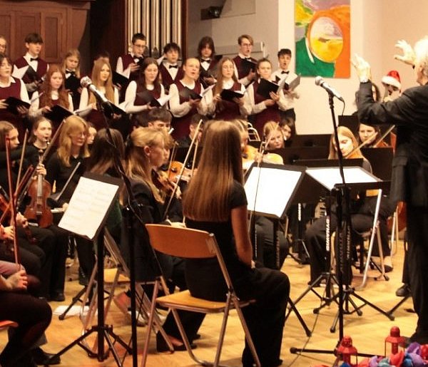 Nadzieje wolności: Szkoła Muzyczna zaprasza w poetycko-literacką podróż-88568