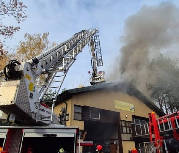 Pożar w Kożuszkach Parcel, strażacy podsumowują akcję. Ta trwała 7 godzin-88619
