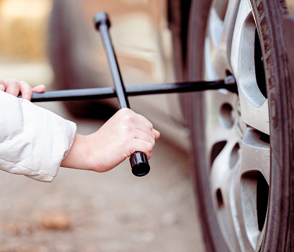 Z pozoru drobiazg, a może skończyć się tragedią. Urząd ostrzega kierowców-88714