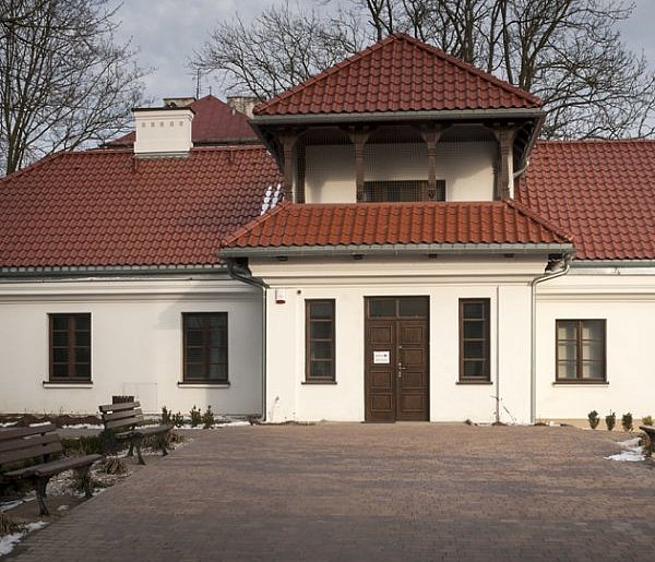 Pod kryształowym niebem: nowa wystawa czasowa w Muzeum Ziemi Błońskiej-88892