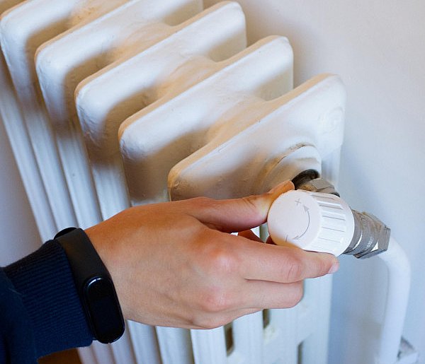 Kaloryfer zakręcony? I tak zapłacisz. Nowe prawo uderzy w lokatorów-89030