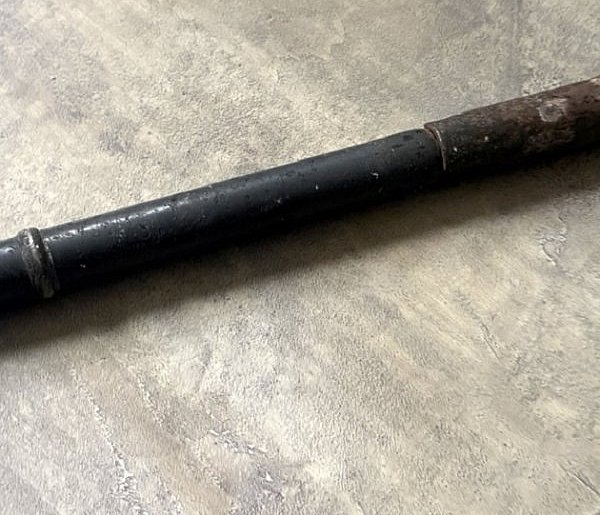 Pobicie mężczyzny w Kuznocinie, jeden ze sprawców użył metalowej rurki-89084