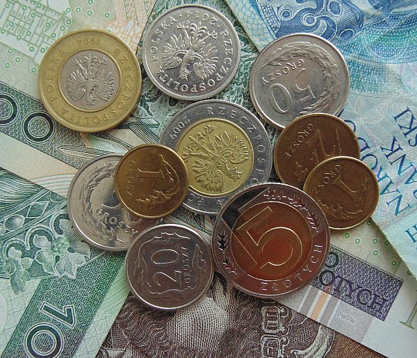 Nowe regulacje dla dorabiających. Od grudnia zmieniają się limity-89217