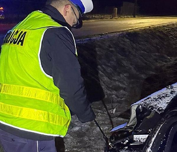 Poważny wypadek w Stegnie, trzy osoby poszkodowane-89199