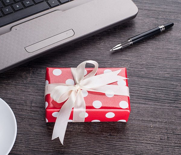 Świąteczna paczka może stać się problemem. Skarbówka patrzy z ukrycia-89368