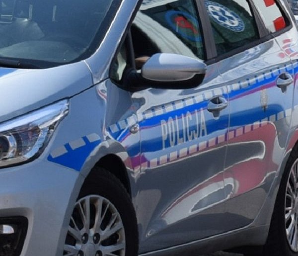 Zwłoki młodego mężczyzny odkryte w przydrożnym rowie-89448