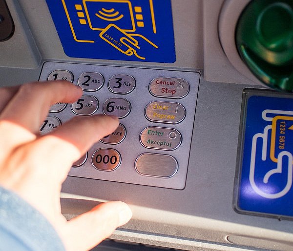 Duże zmiany w wypłacaniu gotówki. Bankomaty odchodzą do przeszłości-89503