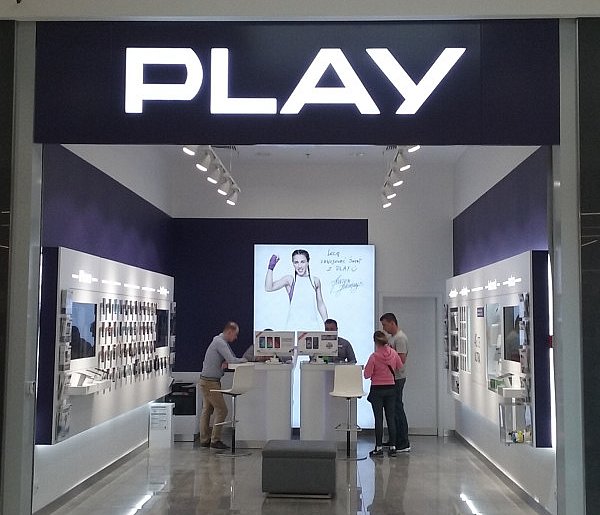 Potężna kara dla Play. Sieć ma zwrócić klientom pobrane środki-89780