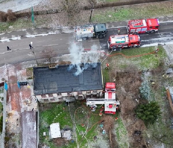 Strażacy o akcji gaśniczej przy Licealnej, mieszkaniec zdążył wyjść-90271