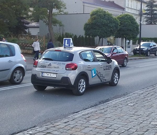 17-latkowie dostaną „prawko”. Nowe przepisy stawiają twarde warunki-90473