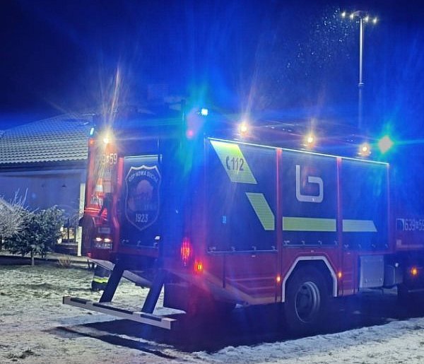 Wielki dym w garażu, podejrzenie padło na instalację elektryczną-90490