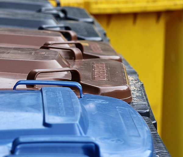 Fioletowe worki na odpady. Oto, co powinno tam trafiać-90634