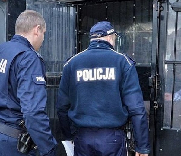 Niedziela, centrum Sochaczewa: szyba w aucie wybita w ramach "podziękowania"