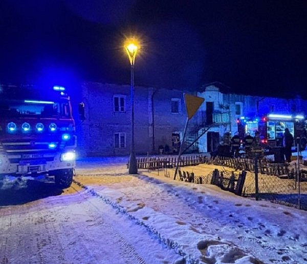 Pożar kamienicy w Młodzieszynie, ewakuowano 11 osób