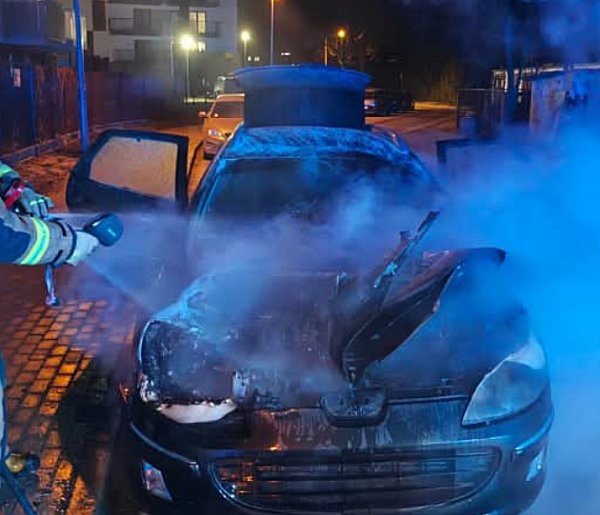 Pożar osobówki na Niemcewicza