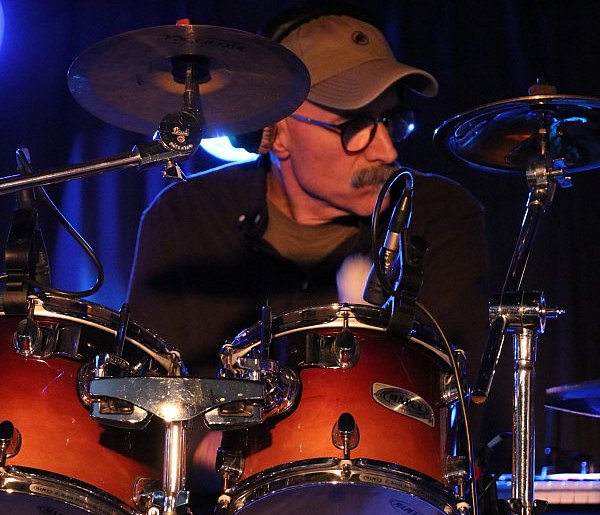 SCK: Włostowski z obiektywem w talerzu i doniczce z muzycznym finałem