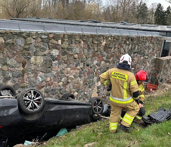 Wypadek w Żelazowej Woli, kierowca w szpitalu