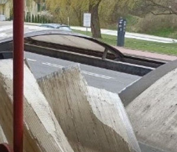 Wszedł na wiatę przy Traugutta, zerwał dach, wróci do Ukrainy