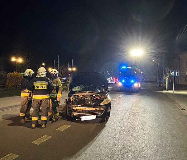 Uderzył osobówką w latarnię i zniknął. Policja wyjaśnia zdarzenie w Iłowie