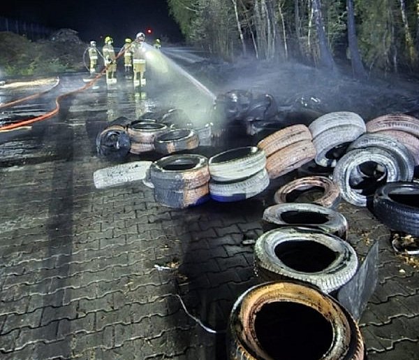 Składowisko opon w ogniu. Akcja gaśnicza w Feliksowie