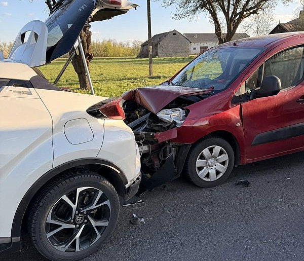 Wypadek w Dzięglewie, jedna osoba w szpitalu