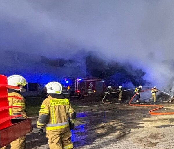 Wielki dym w Feliksowie, na miejscu 7 zastępów straży