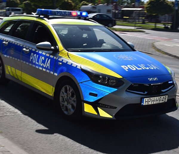 KPP Sochaczew: młody kierowca ukarany za drift pod marketem