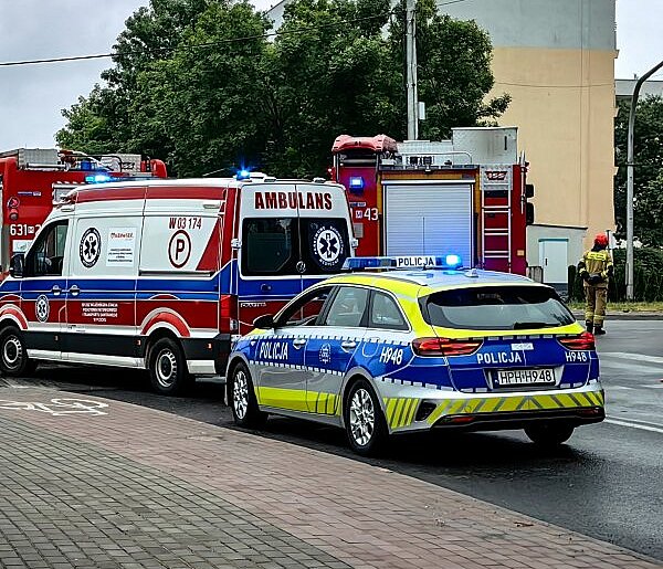 Czołowe zderzenie osobówki z ciężarówką, DK 92 zablokowana