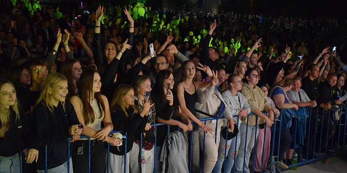 DISCO BZURA 2025. Aż 8 gwiazd rozpaliło sochaczewską publikę