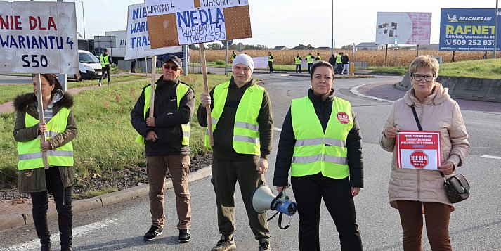 Blokada ronda w Ruszkach na znak protestu wobec Wariantu 4 trasy S 50