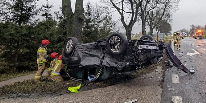 Zderzenie dwóch BMW w Kożuszkach Parcel, trzy osoby w szpitalu [FOTO]