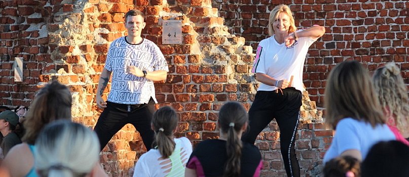 Zumba na wzgórzu zamkowym-311158