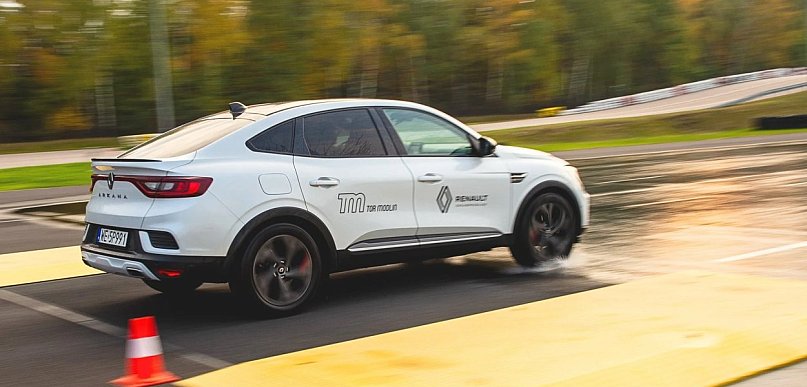 Licytacje WOŚP: szkolenie na Torze Modlin od posła Adama Orlińskiego